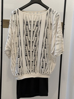 Set of 2 dresses and blouses used, black and white, loose fit