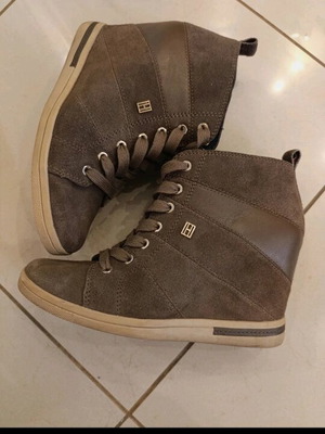 Tommy Hilfiger brown ankle boots like new, size 38, leather