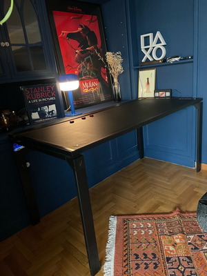 Magnus Metal Desk like new with Secretlab accessories