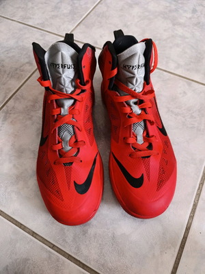 Nike Zoom Hyperfuse αθλητικά σαν καινούργια, μέγεθος 43, μαύρο και κόκκινο