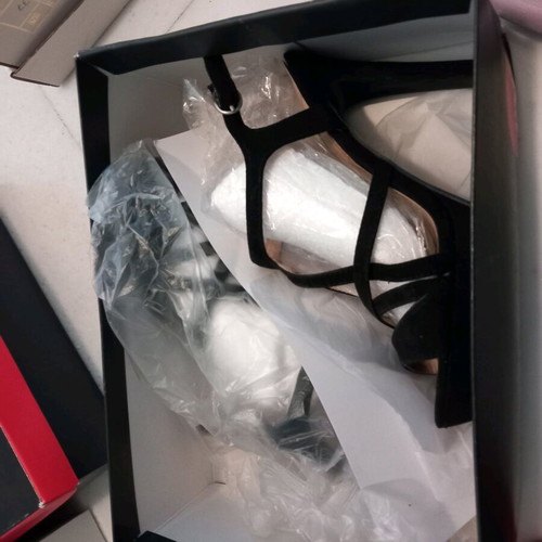 Corina high heel sandal like new, black size 37