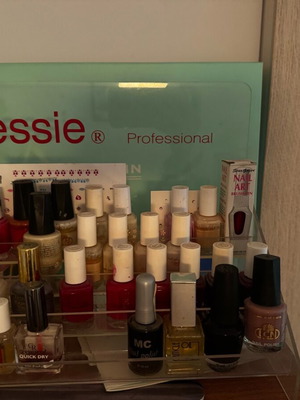Nail polish used from expensive spa brands without stand