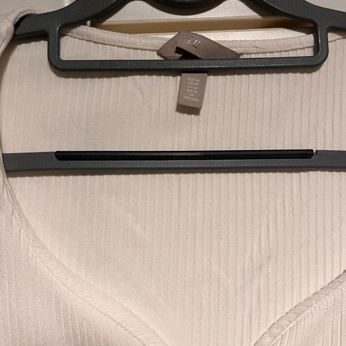 H&M ribbed long sleeve top with sweetheart neckline, like new, size M
