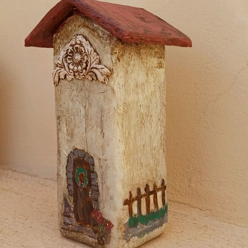 Decorative house handmade, hand-painted, like new