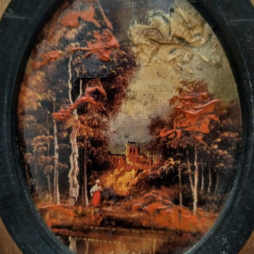Oval miniatures like new in wooden frames