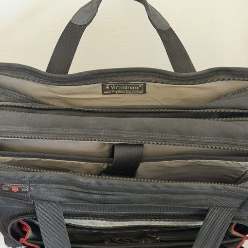 Victorinox laptop bag used, black, briefcase style