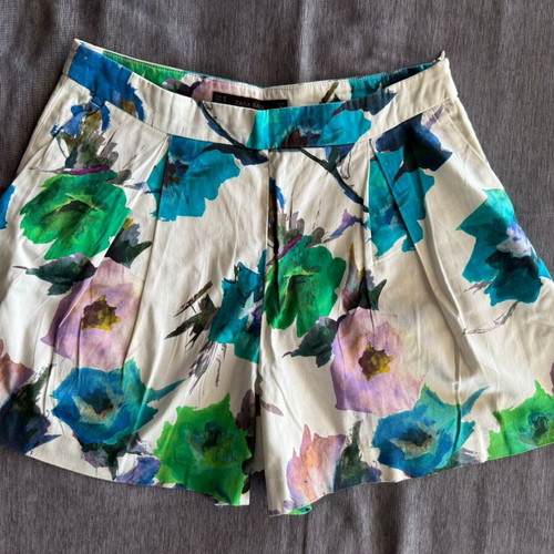 Zara floral shorts A-line used, size M, white multicolor
