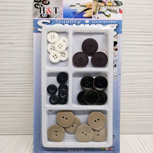 Sewing set new with buttons in various sizes and colors