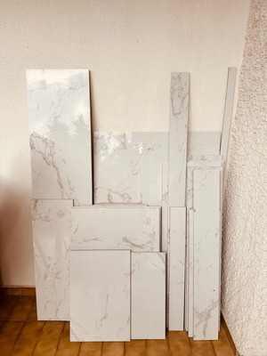 White tiles of excellent quality, 23 pieces, new