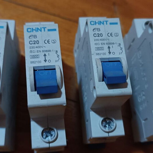 Set of 39 ABB-HAGER-CHINT fuses, residual current relay and indicator lights like new