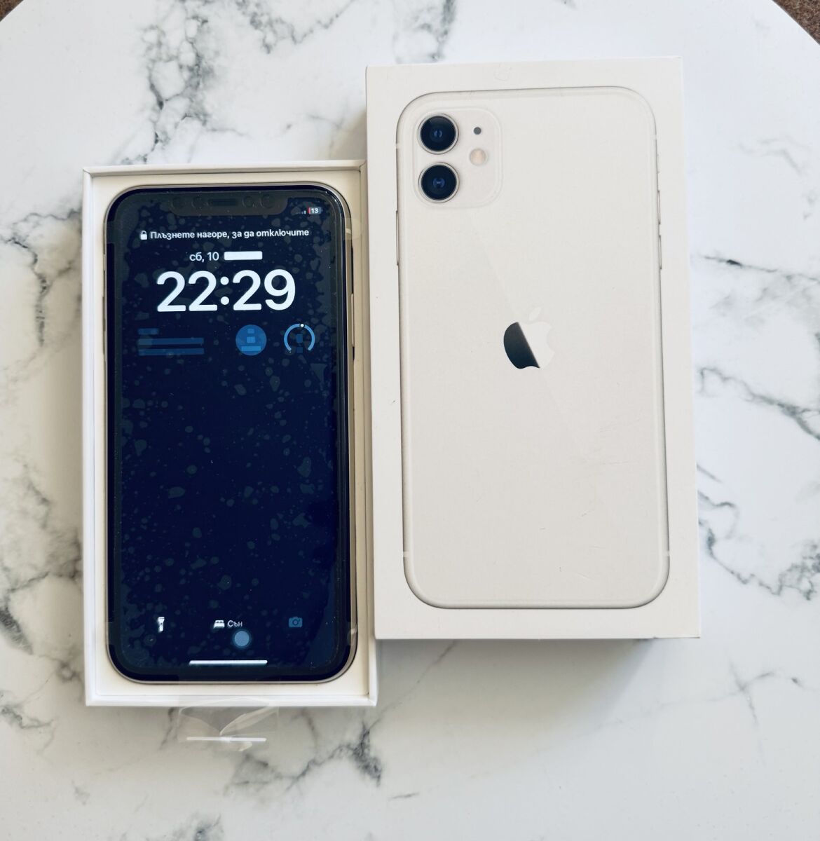 iPhone 11 64GB бял нов с много аксесоари - € 175,00 - Vendora.bg