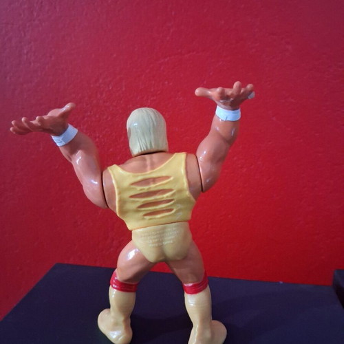 WWF Hulk Hogan action figure 1990 used, Hasbro collectible