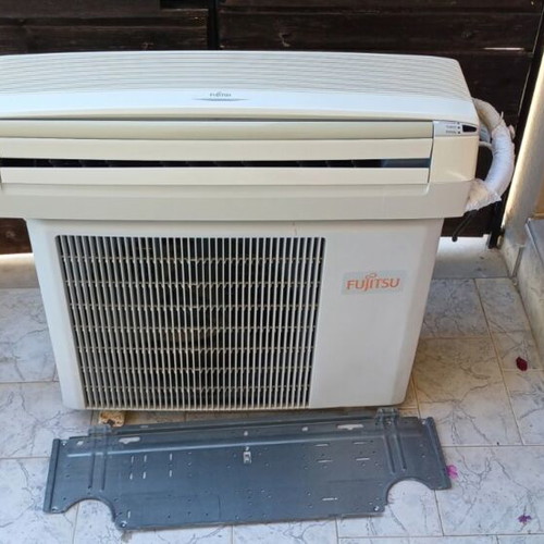 Fujitsu air conditioner 12 used, excellent condition with refrigerant