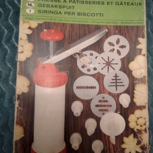 Gerda Rostfrei vintage biscuit press like new