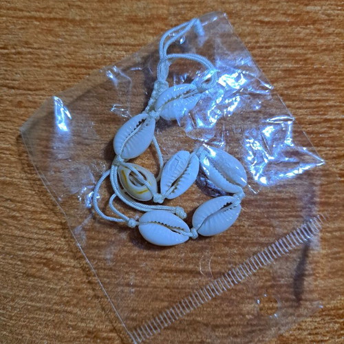Bracelets with shells new, pack of 3, adjustable cord