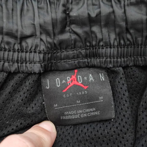 Jordan black sweatpants used, size medium, mesh lining