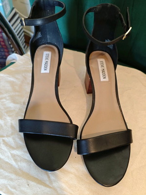 Steve Madden Irene black sandals like new, size 41