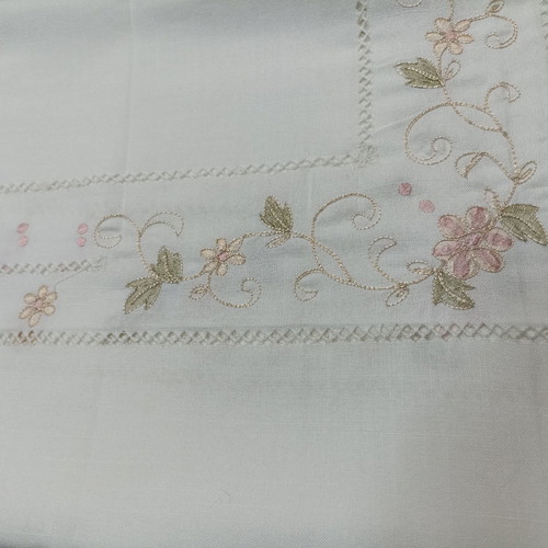 Square tablecloth 1.80x1.80 ecru with delicate machine embroidery