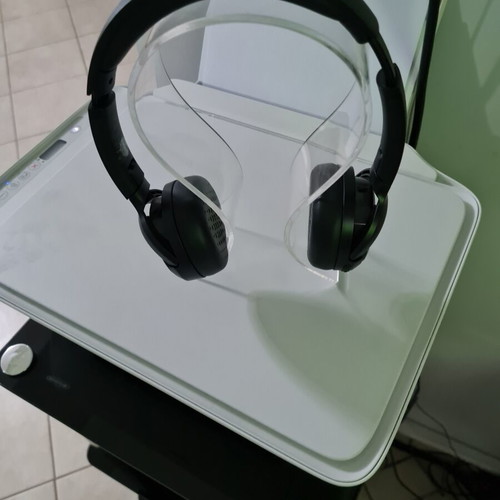 Headphone stand made of durable plexiglas like new
