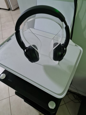 Headphone stand made of durable plexiglas like new