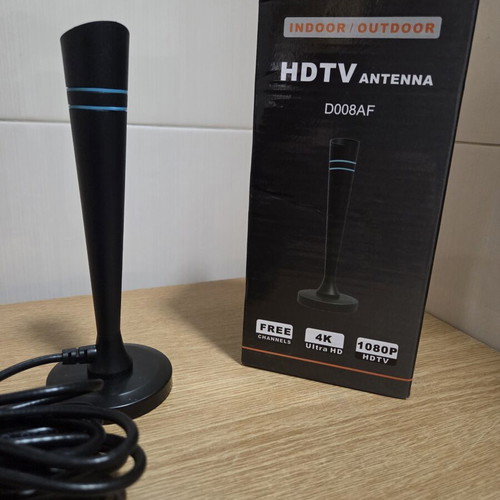 HDTV D008AF digital antenna new, indoor and outdoor with amplifier