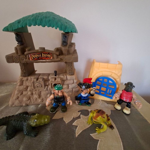 Pirate cave and prison set used with figures, crocodile and frog
