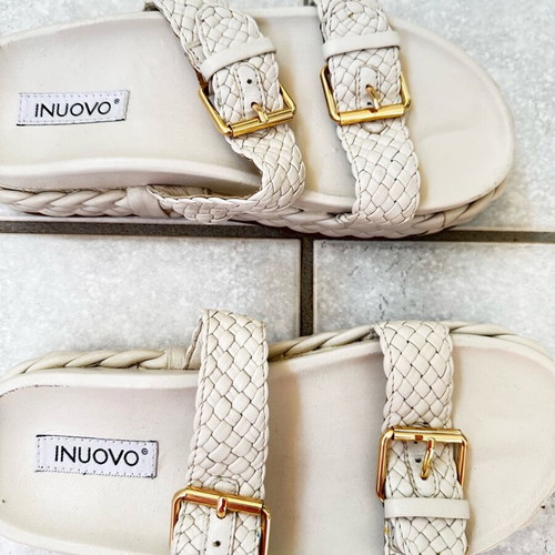 Inuovo leather flatform sandals like new, off white cream