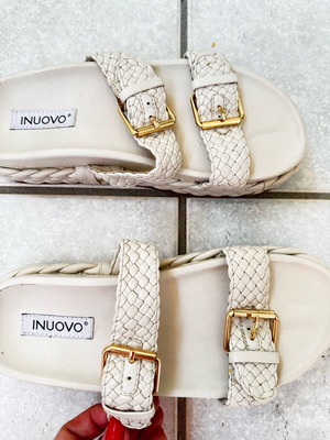 Inuovo δερμάτινα flatforms πέδιλα σαν καινούργια, off white εκρού