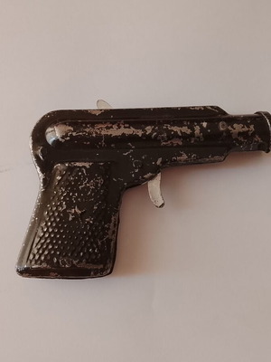 Vintage metal toy with caps used, functional