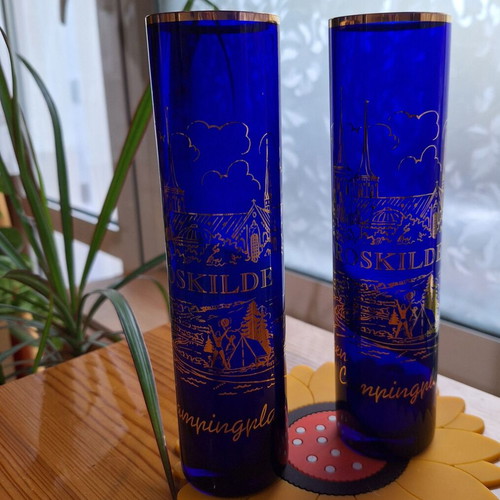 Vases in blue and gold like new, colored glass from Denmark