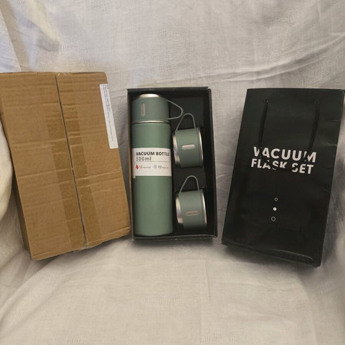 Vacuum Bottle Set 500ml with 3 Mint Cups, New