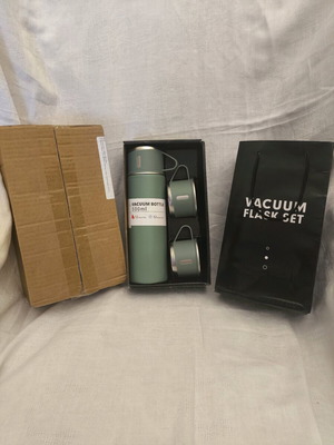 Vacuum Bottle Set 500ml with 3 Mint Cups, New