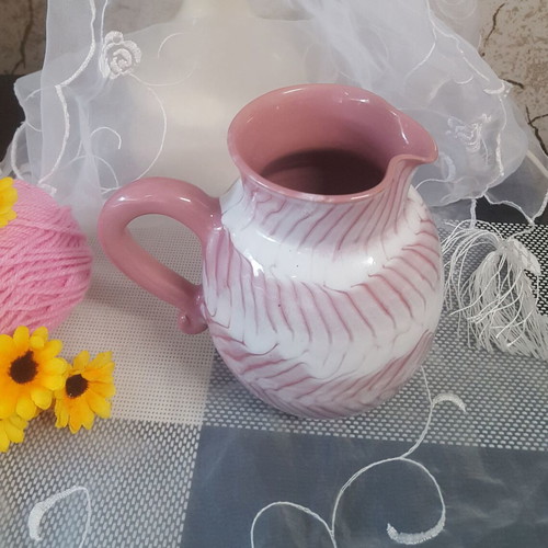 Flower vase like new, ceramic, pastel pink and white