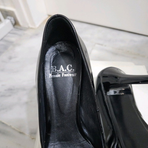 Bacali Collection pumps used, black patent leather 12cm heels
