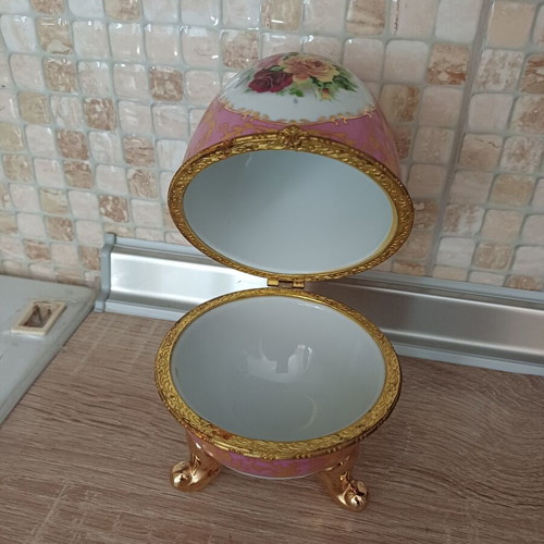 Porcelain jewelry box egg with roses, like new