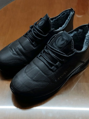 Sneakers No 43 καινούργια γκρι με γούνα εσωτερικά