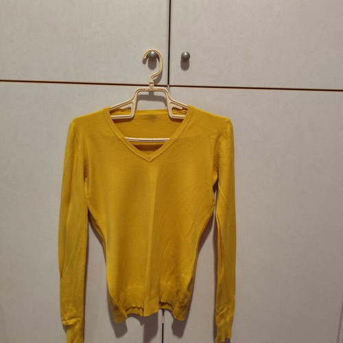 Celestino yellow sweater new, size small