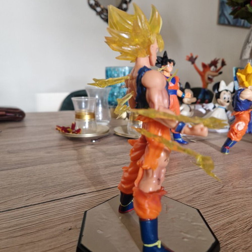 Dragon Ball Z Super Saiyan Goku Action Figure 17cm new