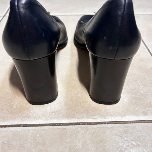 Women's leather pumps dark blue like new
