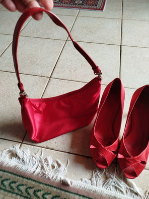 Set of size 40 pumps and satin bag like new, red