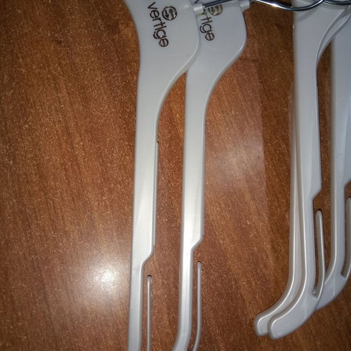 Store clothing hangers like new, pack of 14, white pearl