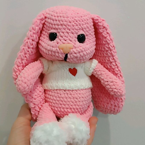 Knitted bunny new with heart blouse and safe eyes