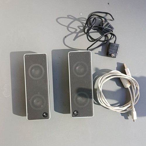 Logitech S-0194B external speakers black like new, USB