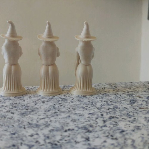 Three witches figurines like new