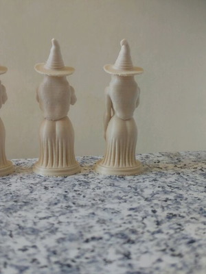 Three witches figurines like new