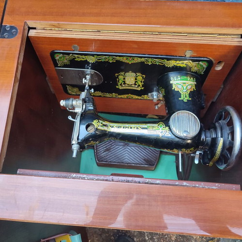 Patra sewing machine like new, treadle with furniture