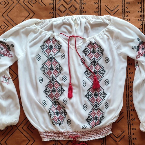 Blue Vanilla women's blouse like new with Ukrainian embroidery, size Medium