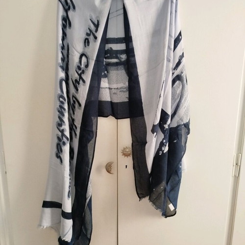 Scarf s Oliver blue and white like new