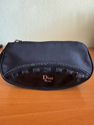 Dior Beauty черен несесер нов