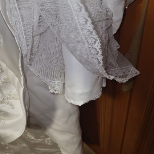 Wedding dress A-line with train used, satin texture by Benjamin Roberts